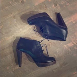 Cole Haan size 8 leather heeled bootie